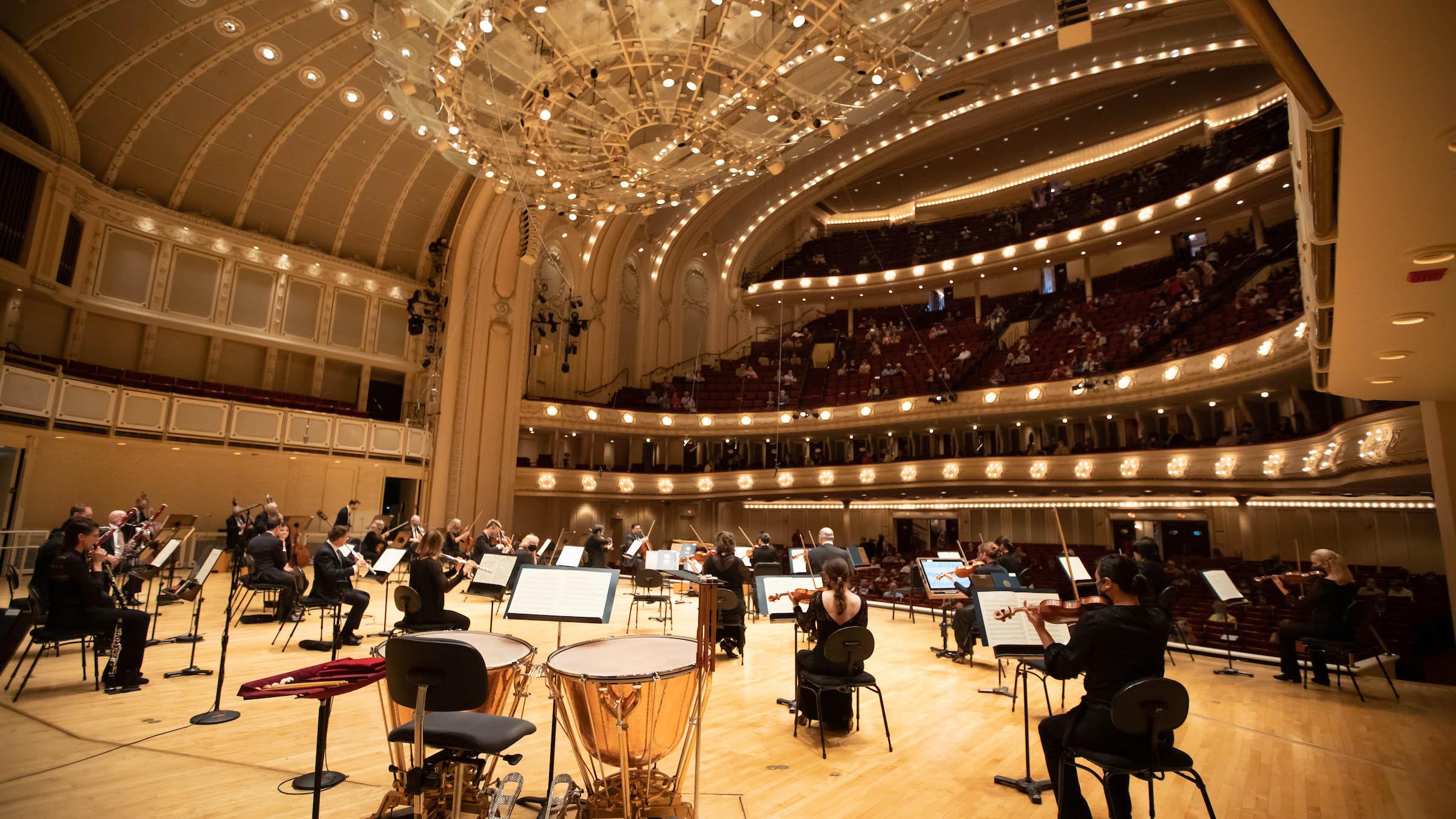 Musicians of the Chicago Symphony Orchestra onstage in Orchestra Hall, June 10, 2021 (Credit Anne Ryan)