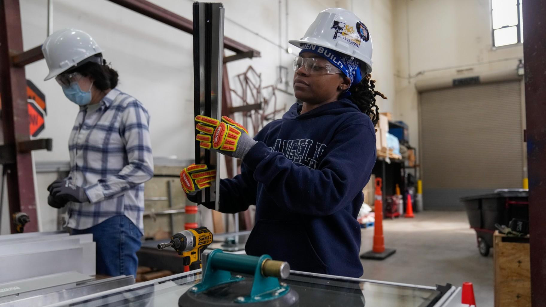 Chyanne Henderson practices putting together a window during an Ironworkers Local 63 pre-apprenticeship class Wednesday, March 26, 2025, in Broadview, Ill. (AP Photo / Erin Hooley) Chyanne Henderson practices putting together a window during an Ironworkers Local 63 pre-apprenticeship class Wednesday, March 26, 2025, in Broadview, Ill. (AP Photo / Erin Hooley)