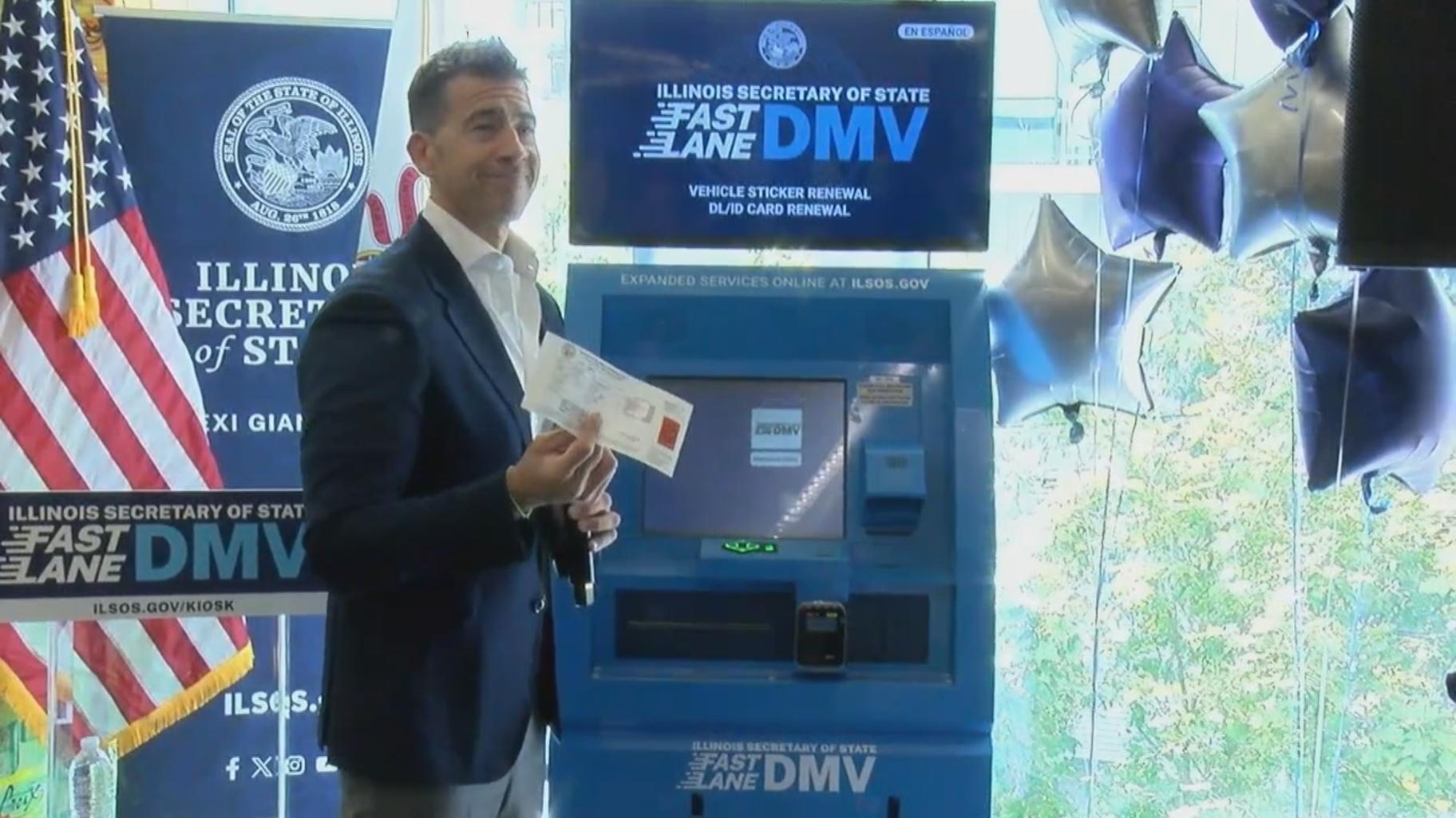 Secretary of State Alexi Giannoulias demonstrates the DMV kiosk at a Mariano’s in the West Loop on October 17, 2024. (WTTW News)