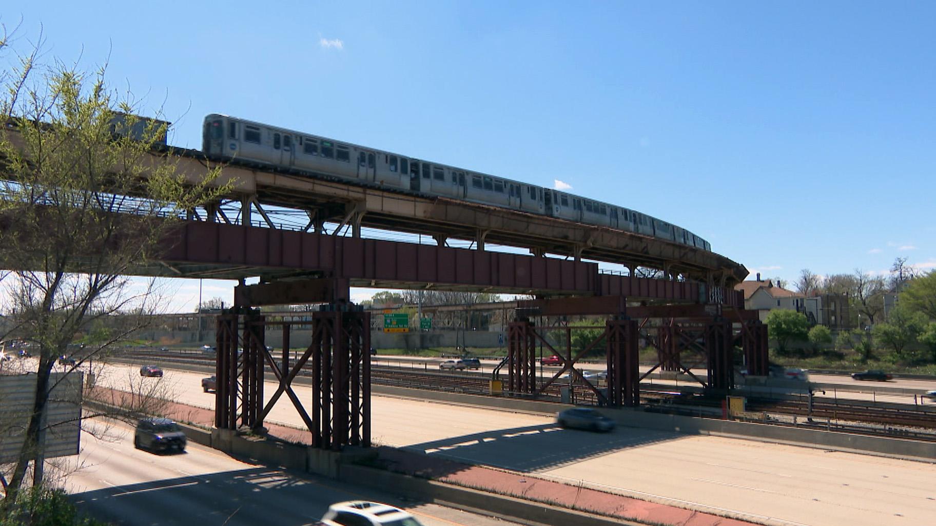 At about 59th Street, just north of where the Skyway splits off from the Dan Ryan, motorists pass beneath a bridge that carries the Green Line seemingly way, way up in the air. (WTTW News)