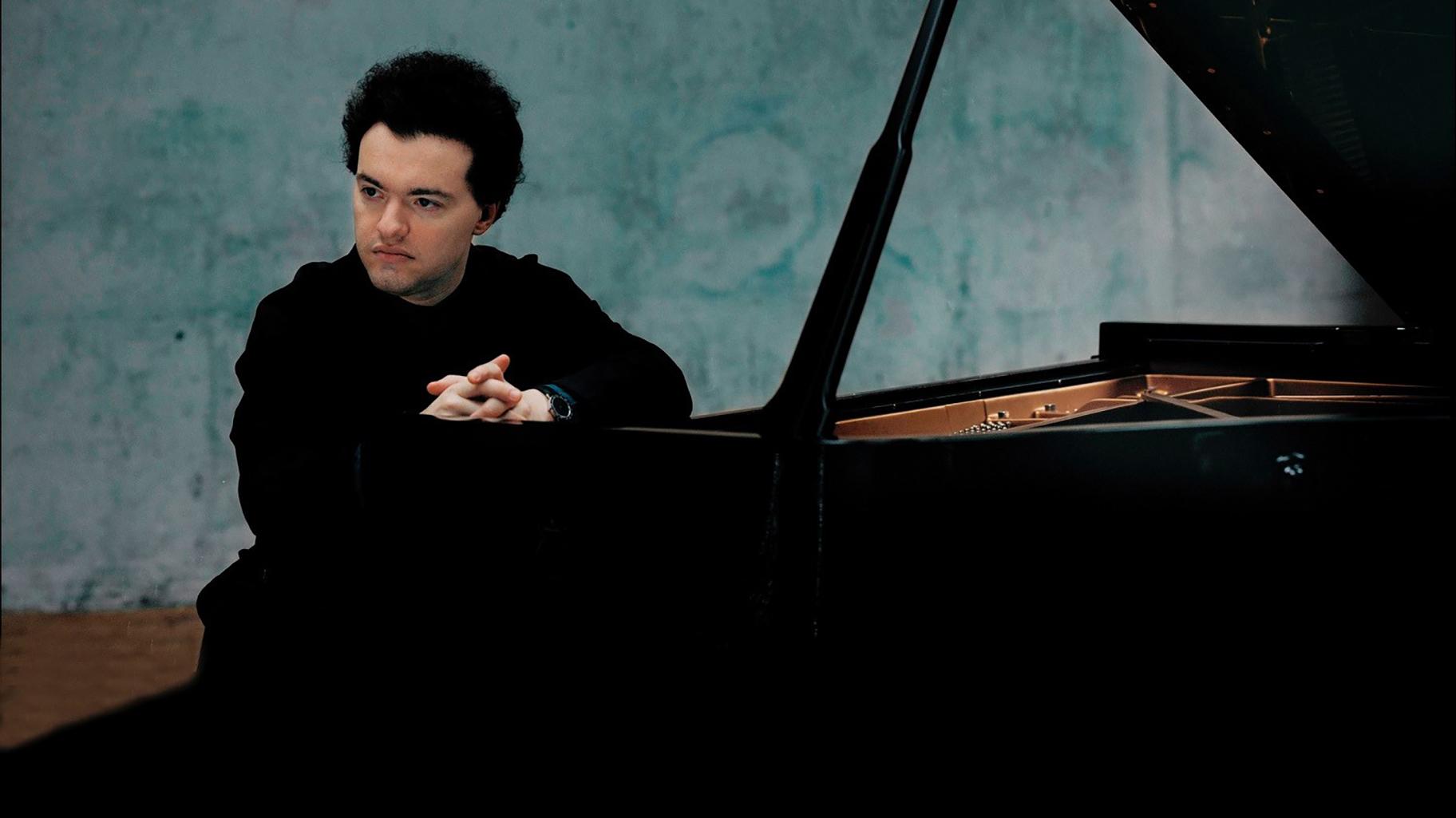 Pianist Evgeny Kissin (Credit: Sasha Gusov)