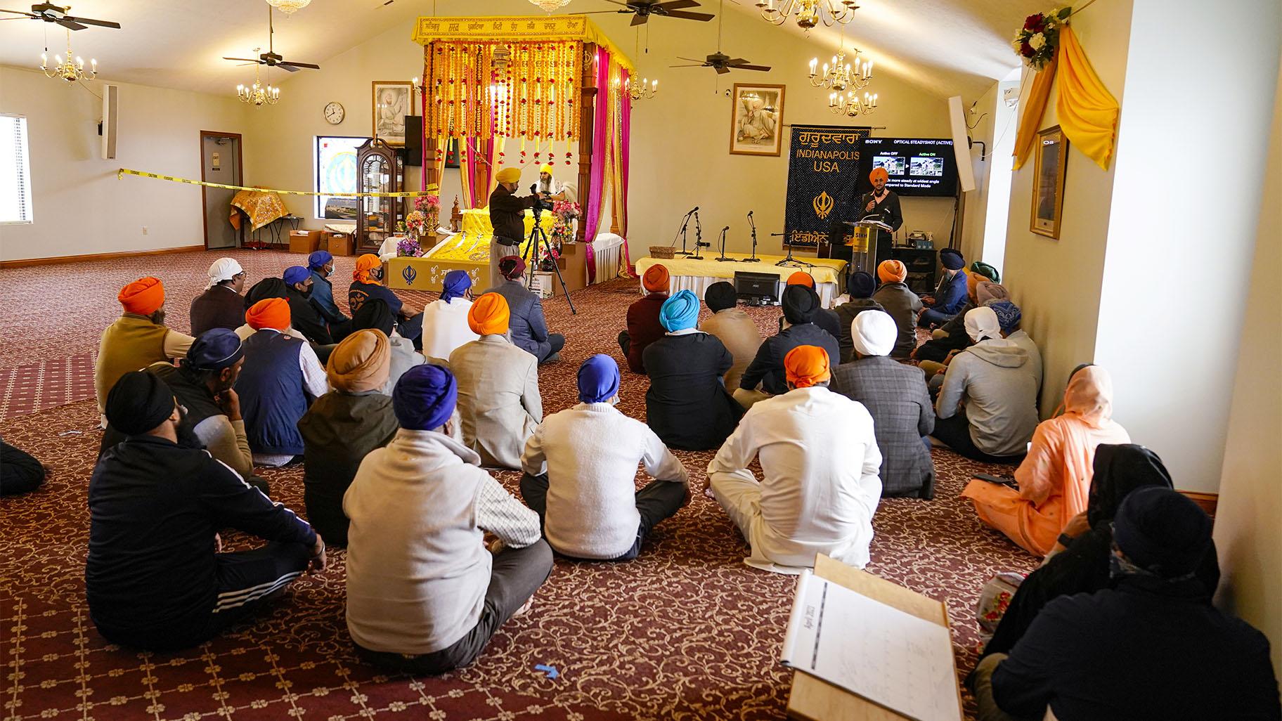 Members of the Sikh Coalition gather at the Sikh Satsang of Indianapolis in Indianapolis, Saturday, April 17, 2021 to formulate the groups response to the shooting at a FedEx facility in Indianapolis that claimed the lives of four members of the Sikh community. (AP Photo / Michael Conroy) 