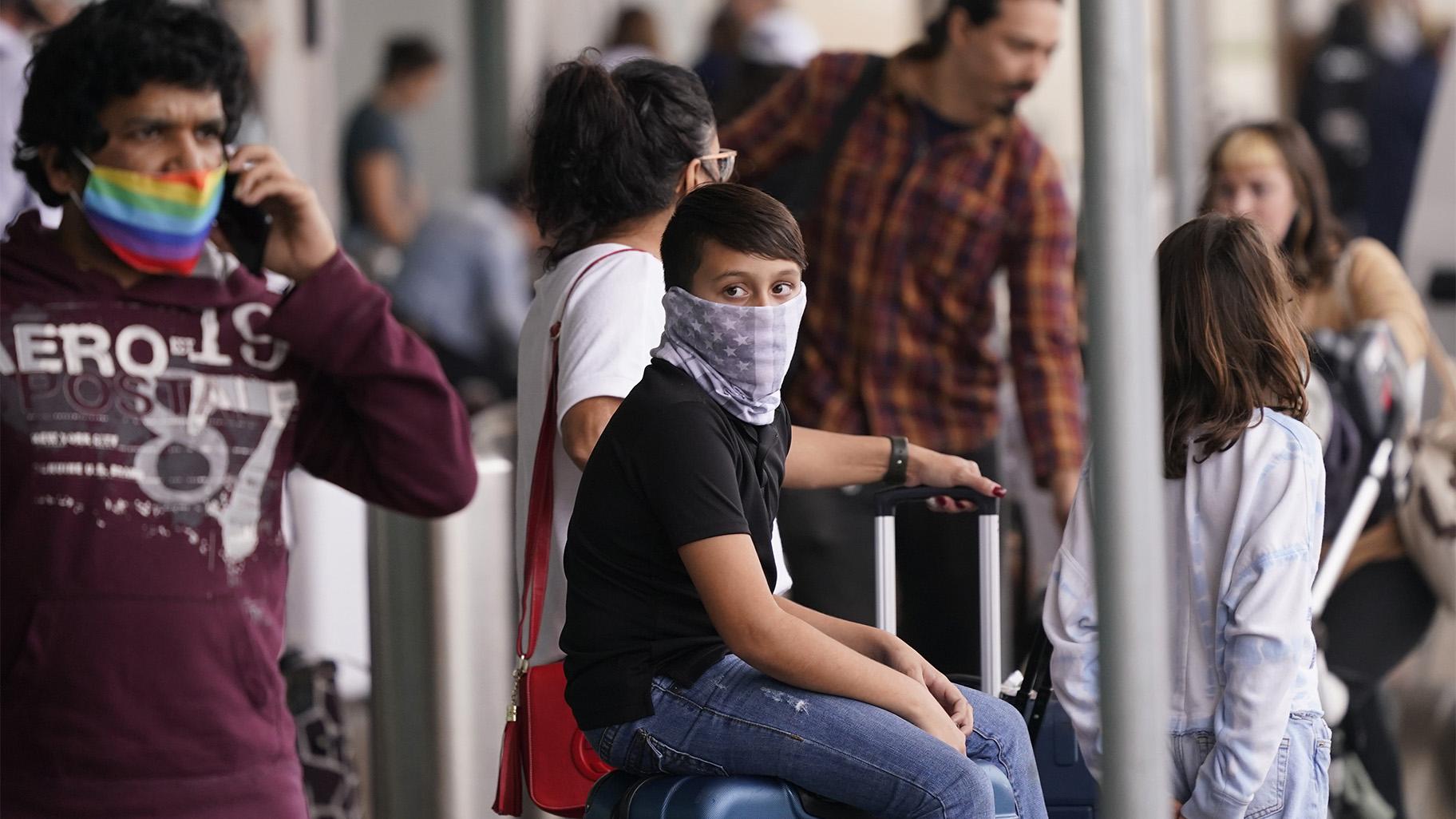 To prevent the spread of COVID-19, air travelers wear masks at Love Field in Dallas, Friday, Dec. 31, 2021. Flight cancellations surged again on the last day of 2021, with airlines blaming it on crew shortages related to the spike in COVID-19 infections. (AP Photo / LM Otero)