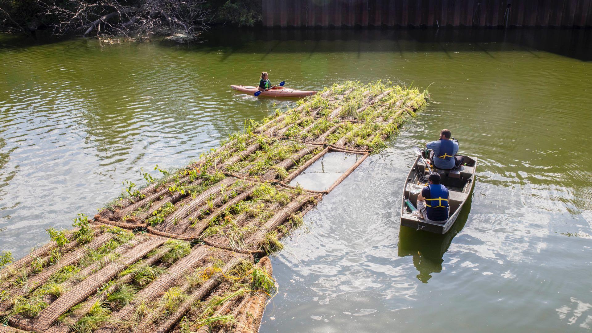 Floating habitat being positioned on the Chicago River. (Shedd Aquarium / Brenna Hernandez)