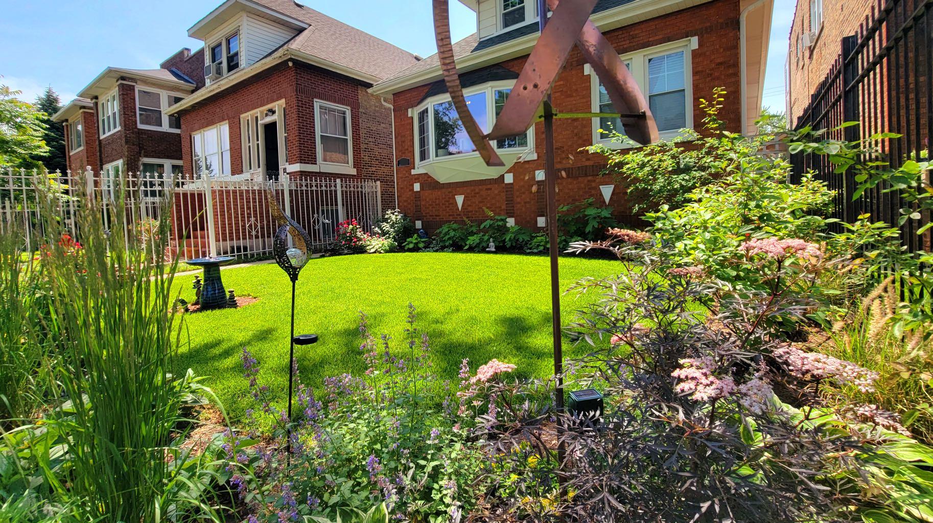 Winner of the Front Garden award, Nestor Rodriguez, Avondale. (Chicago Bungalow Association)