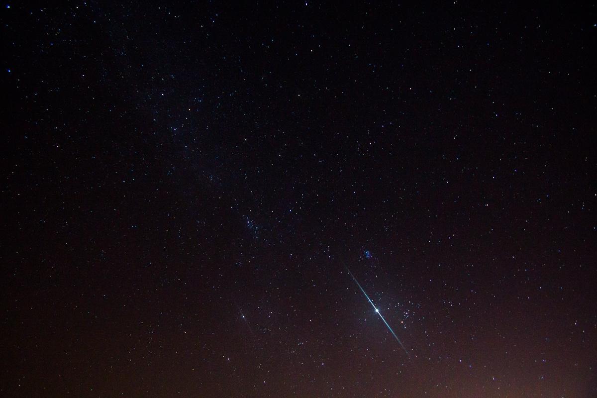 A Geminid meteor streaks across the sky. (Stephen Rahn / Flickr Creative Commons)