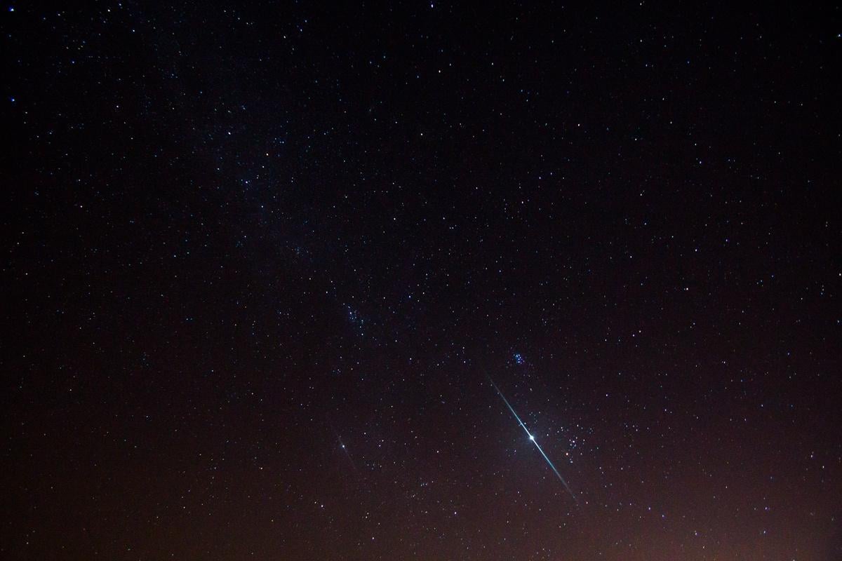 A Geminid meteor streaks across the sky. (Stephen Rahn / Flickr Creative Commons)