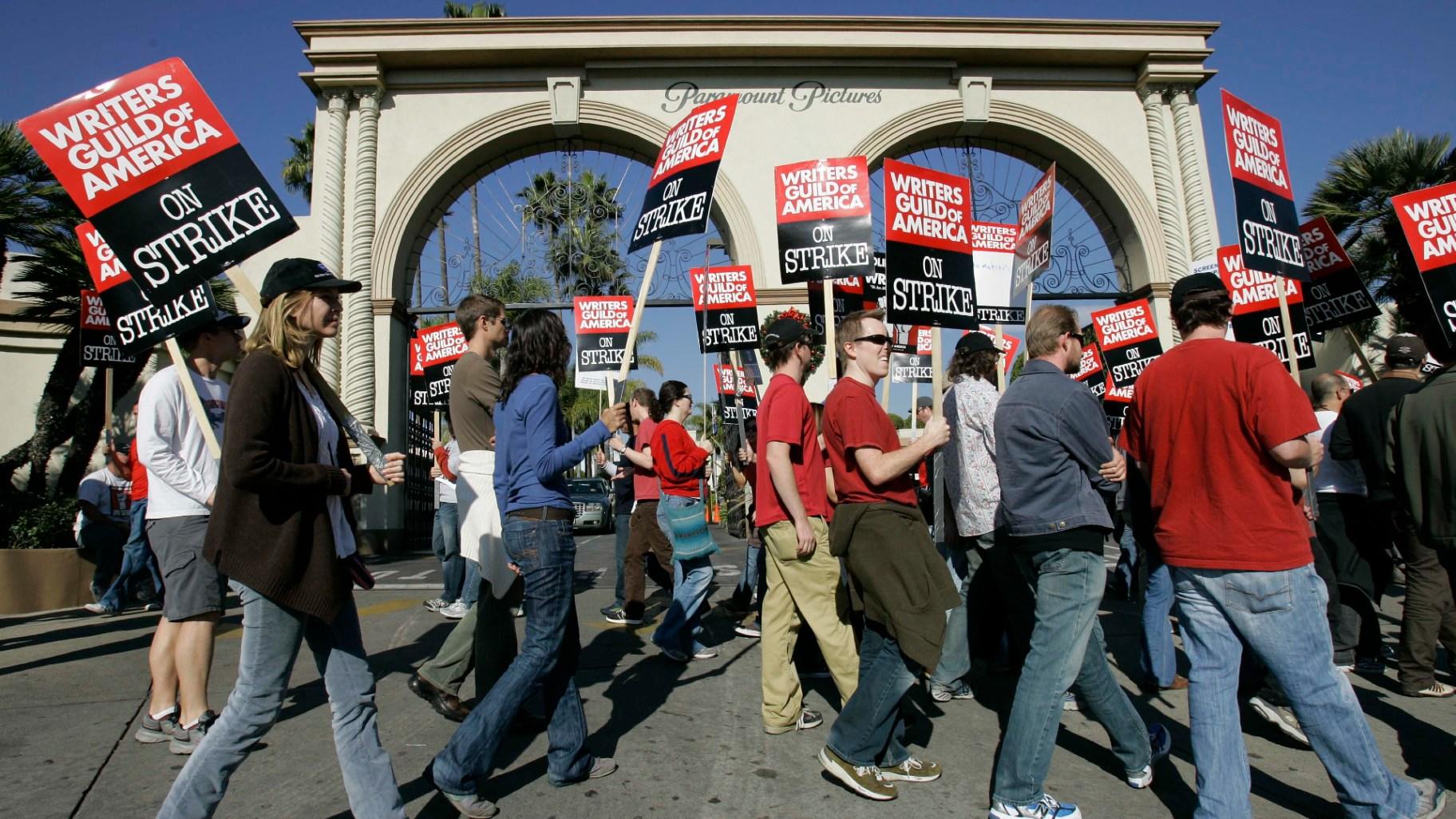 FILE - Striking writers walk the picket line outside Paramount Studios in Los Angeles on Dec. 13, 2007. (AP Photo / Nick Ut, File)
