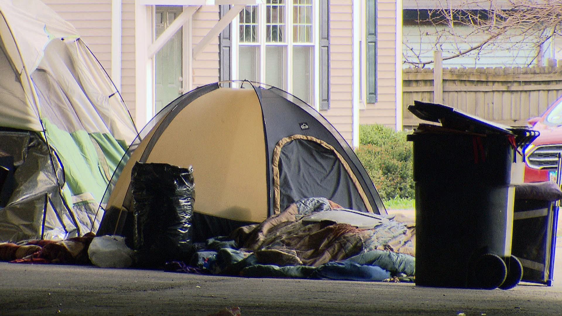 A homeless camp in Chicago.  (WTTW News)