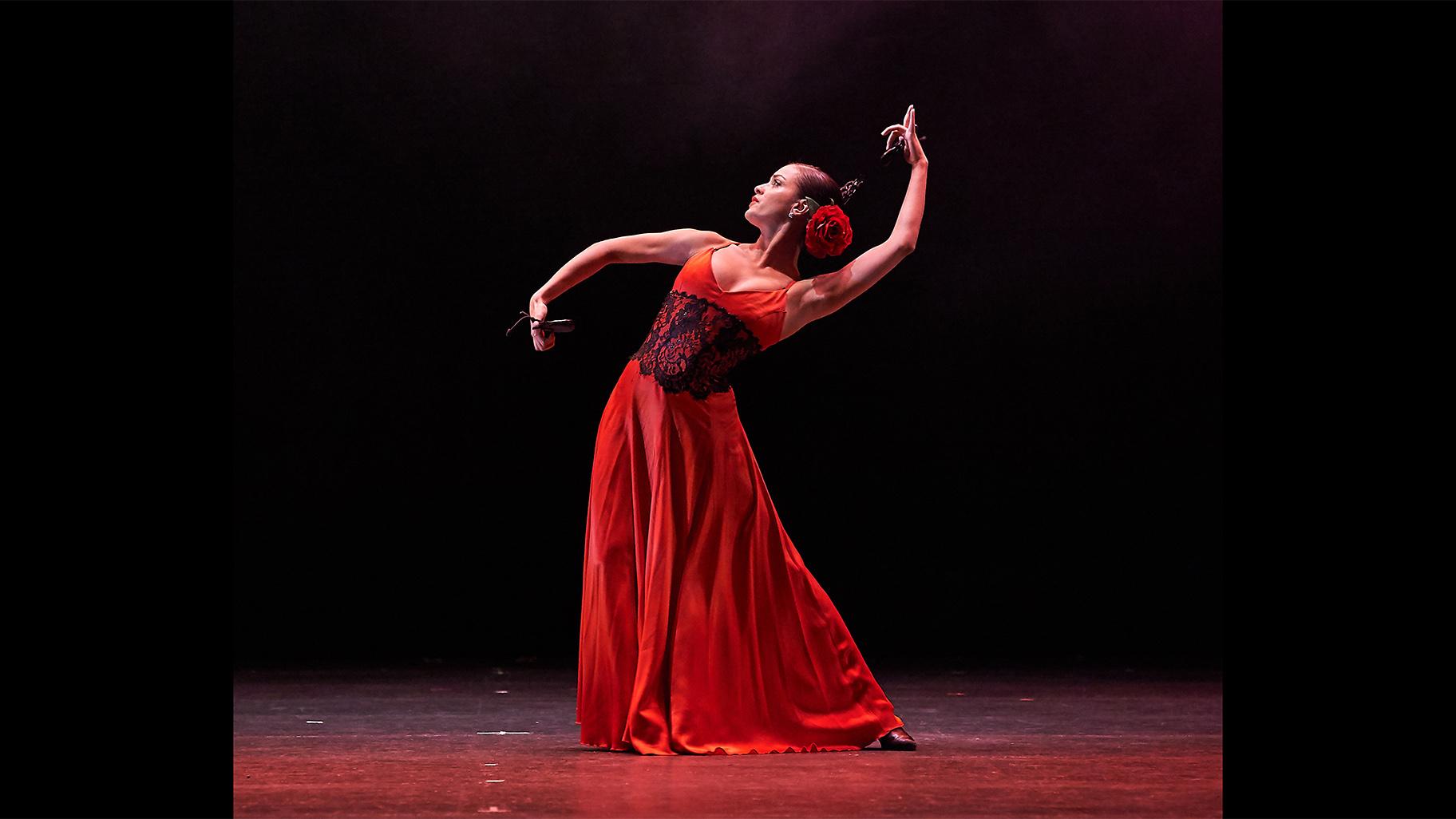 "Horizonte," choreographed and performed by Monica Saucedo. (Credit Dean Paul)