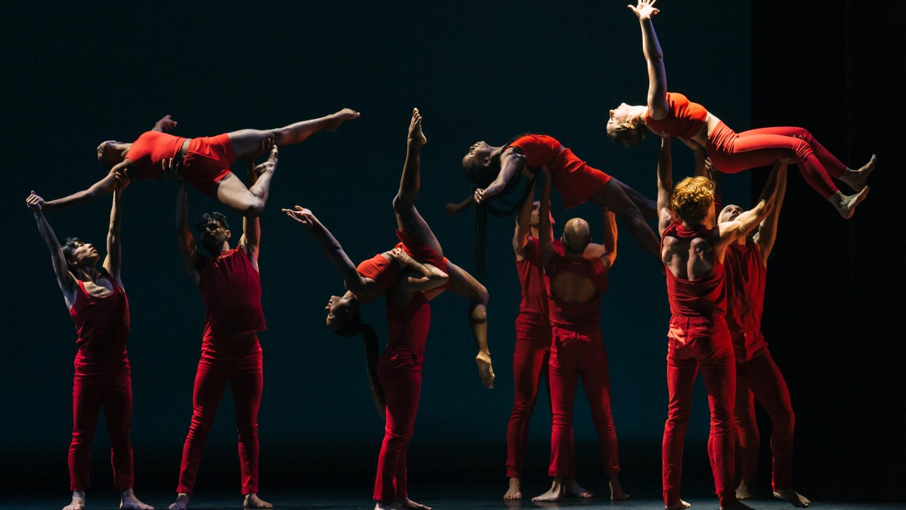 Hubbard Street Dance Chicago performs “Dichotomy of a Journey,” choreographed by Darrell Grand Moultrie. (Credit: Michelle Reid)