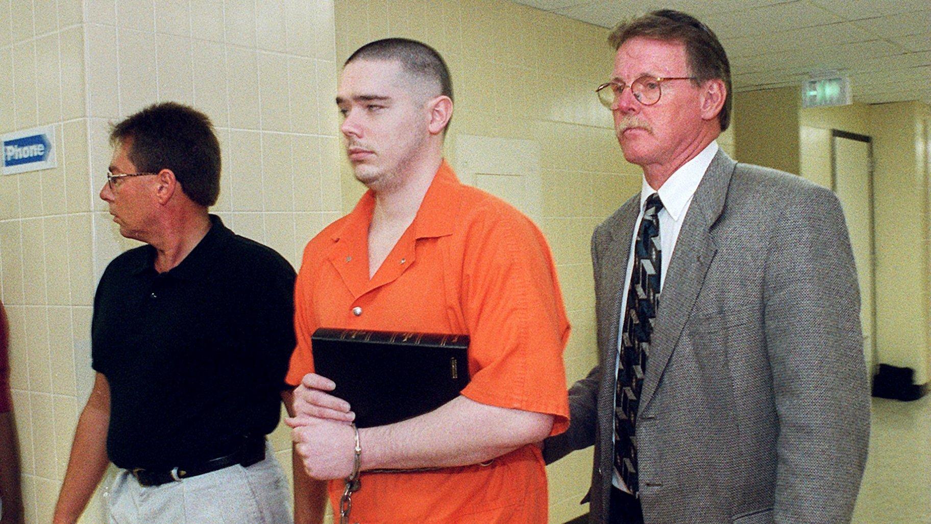 Joseph Corcoran is led to the City-County Lockup on Aug. 26, 1999, in Fort Wayne, Ind., after being sentenced to death in the slayings of four people in July 1997. (Matt Sullivan / The Journal-Gazette via AP)