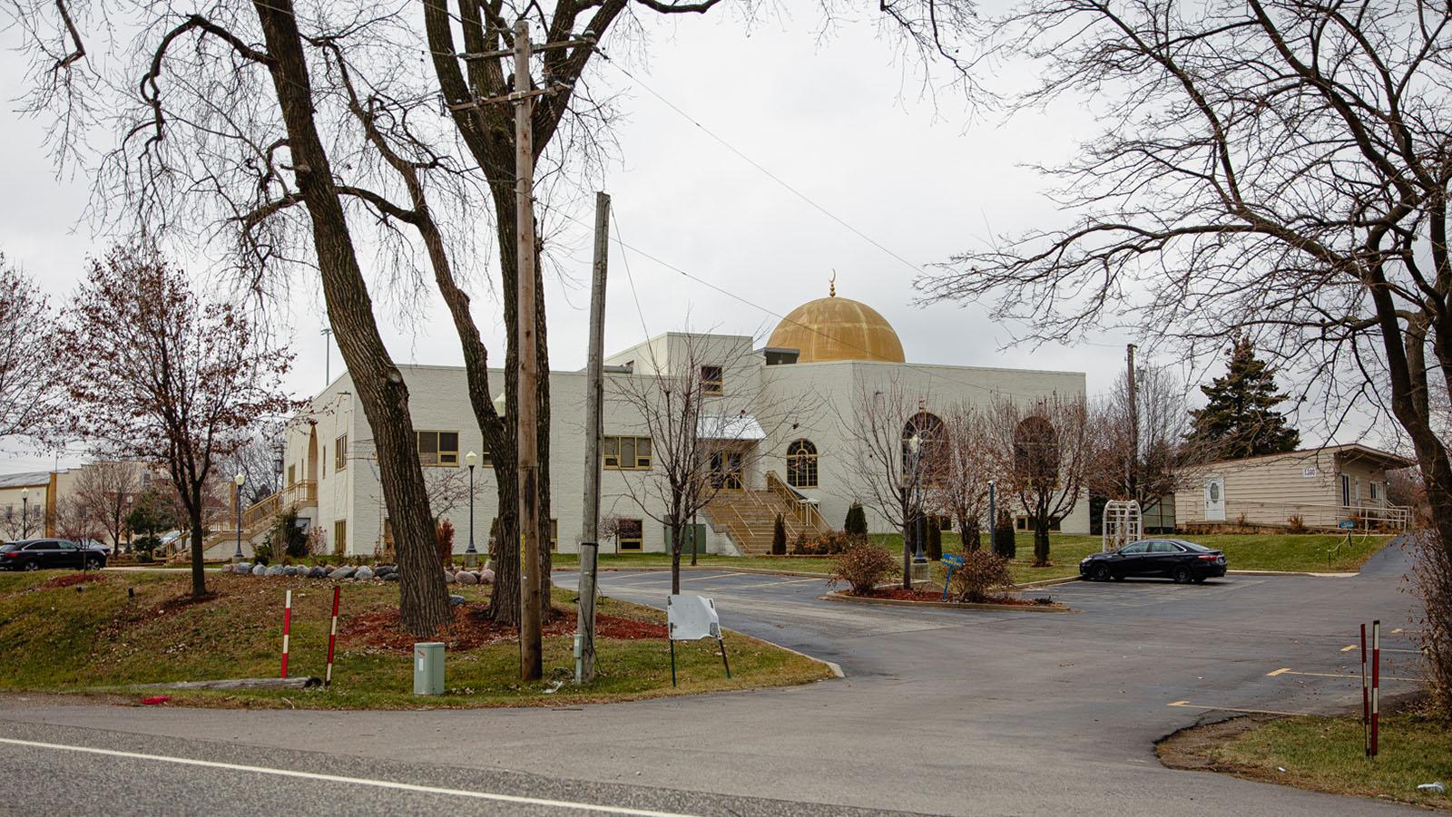 An Institute of the Islamic Education building in Elgin is pictured, with the home occupied by Mohammad Saleem to the right. (Michael Izquierdo / WTTW News)