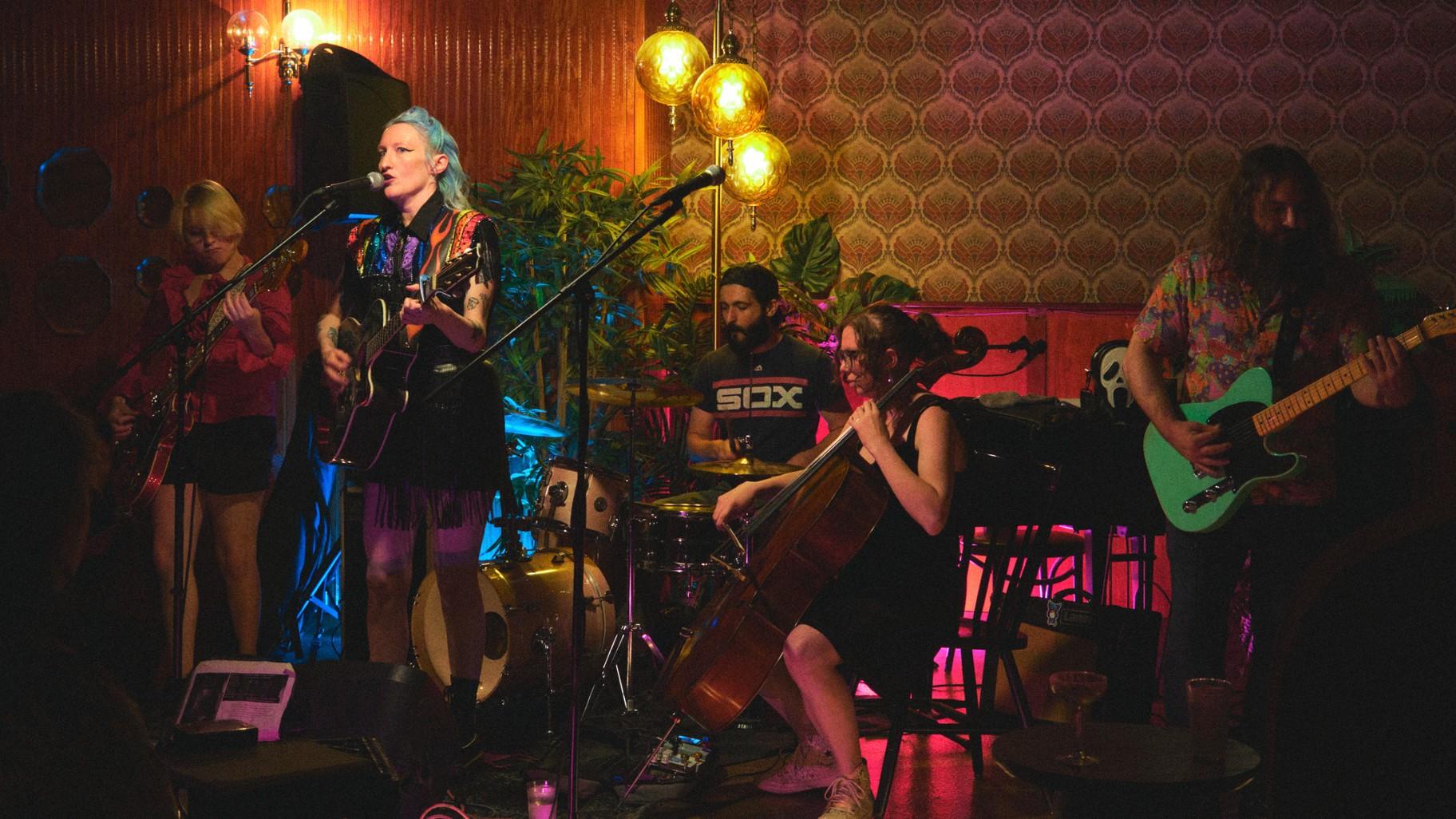 Iris Marlowe performs. (Credit: Austin Handler)