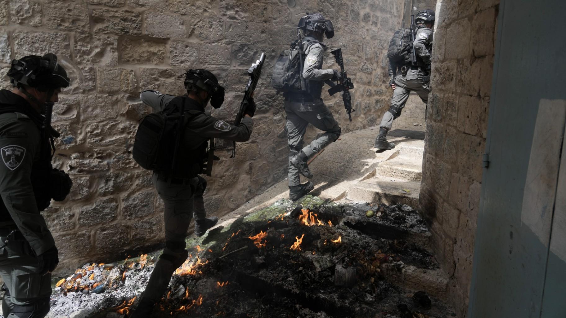 Israeli police are deployed in the Old City of Jerusalem, Sunday, April 17, 2022. (AP Photo / Mahmoud Illean)