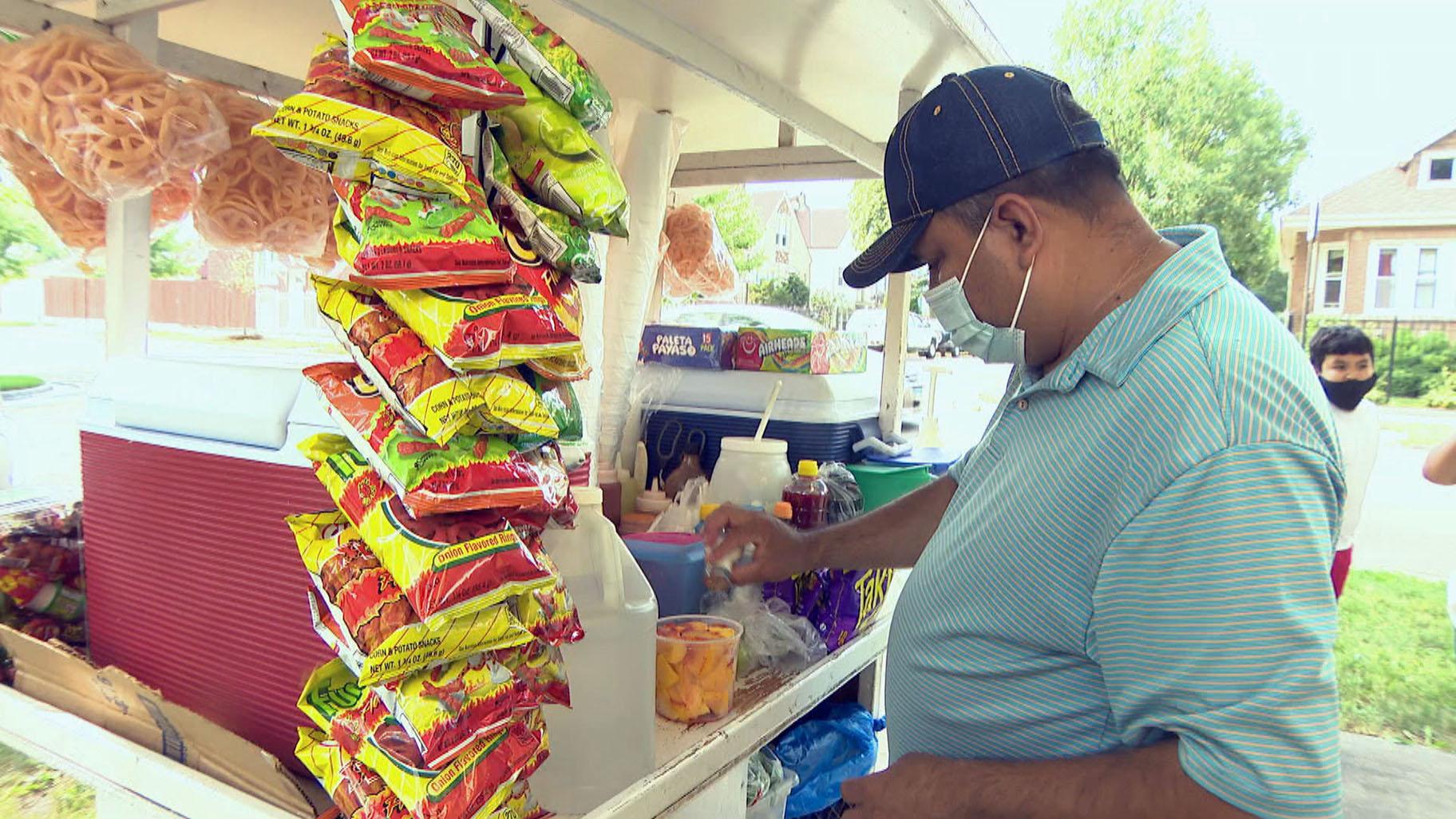 Juan Jose Gama Garcia starts his workday in the Gage Park neighborhood, July 20, 2021. (WTTW News)