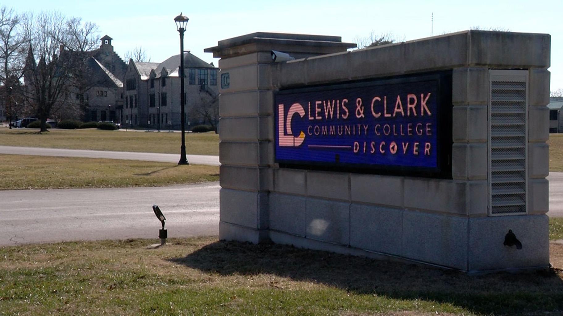 The spring 2025 enrollment report shows enrollment at community colleges in Illinois grew at a record pace compared to a year ago. (Andrew Campbell / Capitol News Illinois) The spring 2025 enrollment report shows enrollment at community colleges in Illinois grew at a record pace compared to a year ago. (Andrew Campbell / Capitol News Illinois)