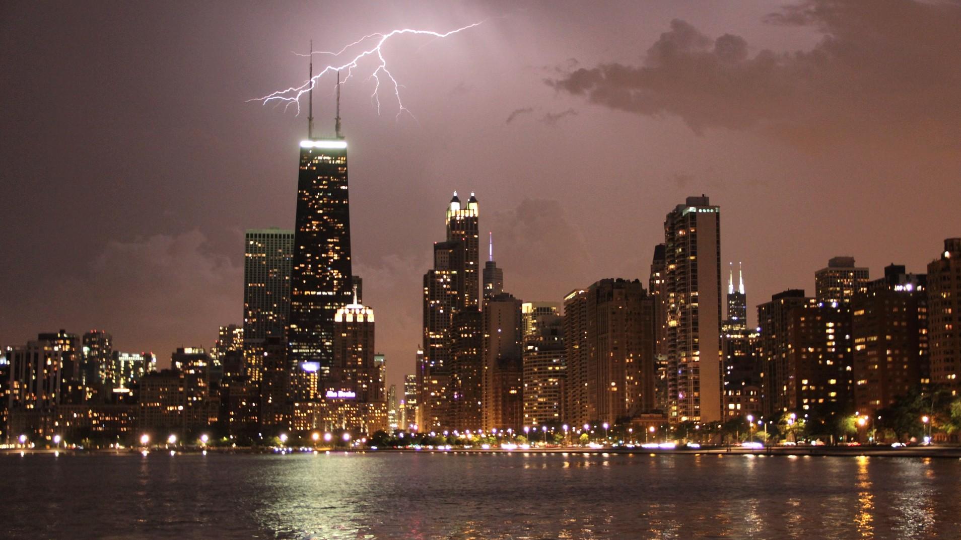 Storms Packing ‘Destructive Winds’ Racing Toward Chicago Monday Night ...