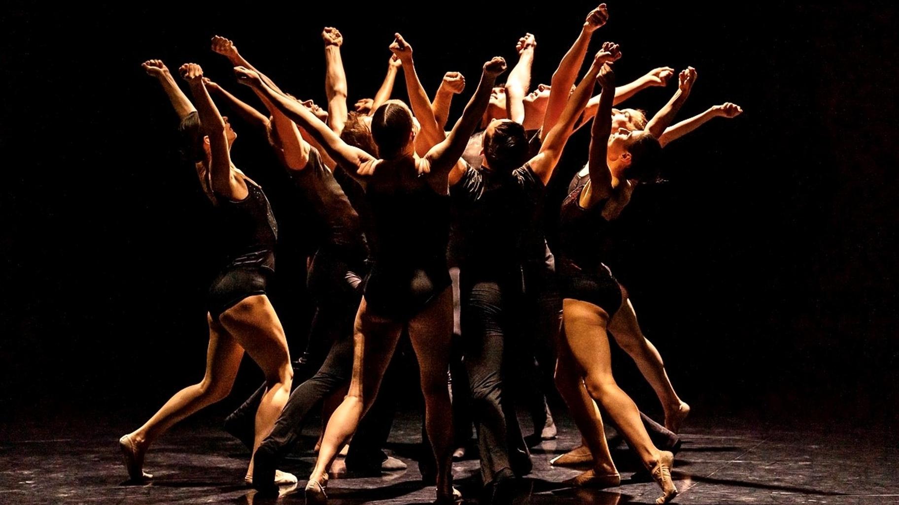 Visceral Dance Chicago performs “Minor Threat.” (MREID Photography)