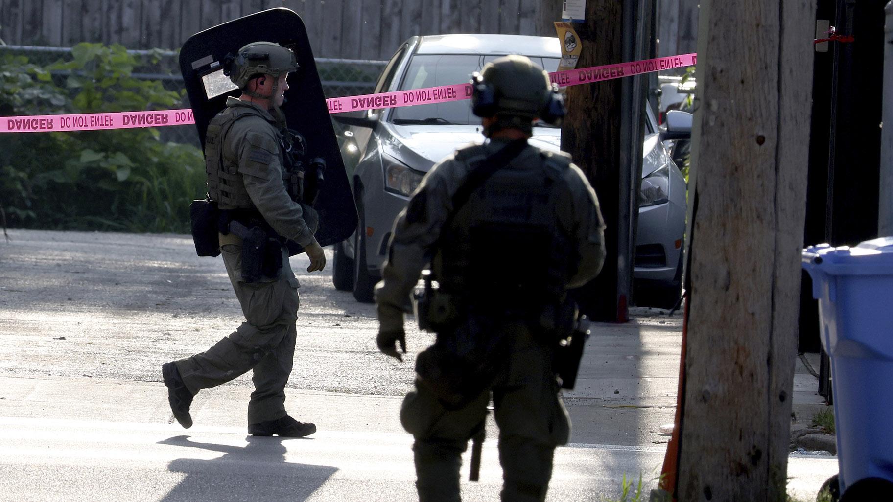 hicago police SWAT officers patrol the area near the 2300 block of West Madison Street in Chicago, during a standoff with an escaped prisoner, Joshua Zimmerman, on Wednesday, Aug. 21, 2024 in Chicago. (Antonio Perez / Chicago Tribune via AP)