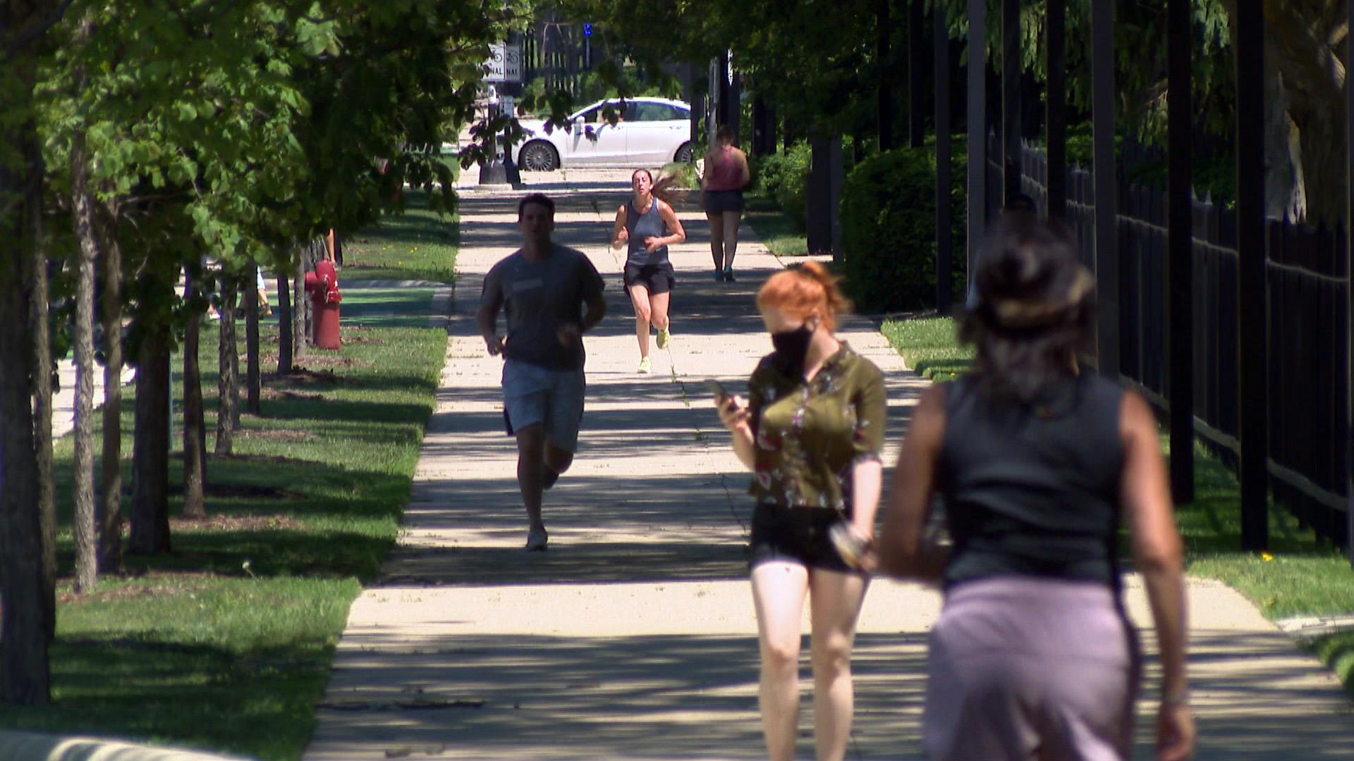 Students on the campus of Northwestern University. (WTTW News)