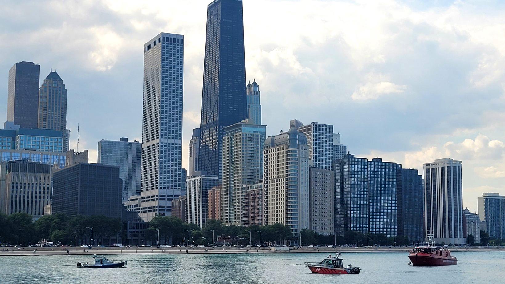 Police and fire department vessels on the water. (Chicago Fire Department Media / Twitter)