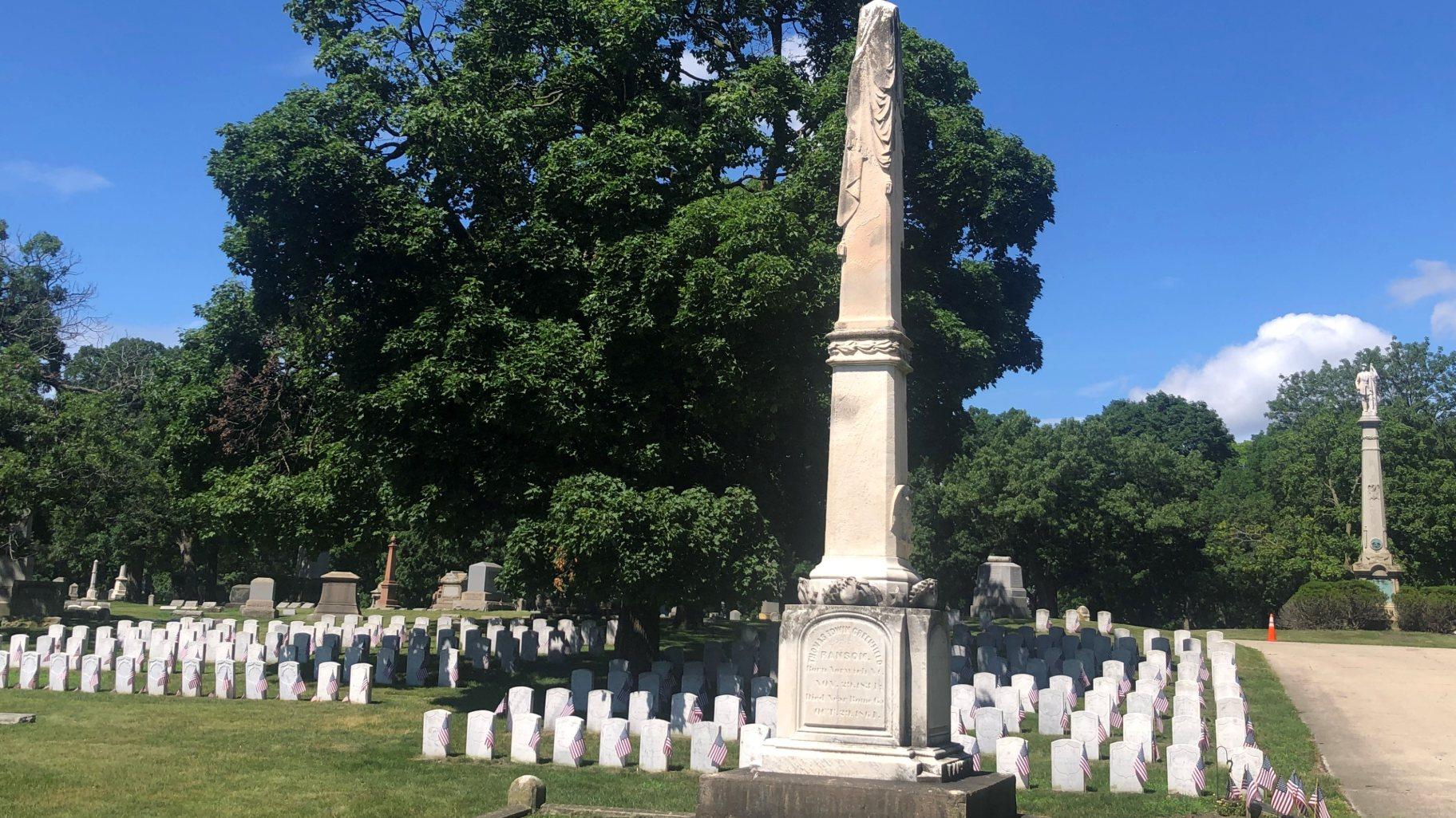 The grave of Gen. Thomas Ransom at Rosehill Cemetery. (Marc Vitali / WTTW News) The grave of Gen. Thomas Ransom at Rosehill Cemetery. (Marc Vitali / WTTW News)