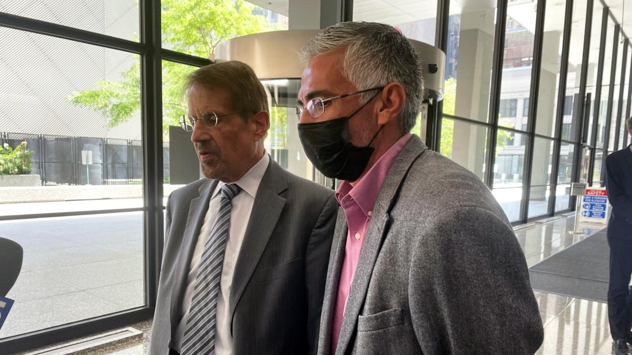 Former Ald. Ricardo Muñoz, right, listens as his attorney Richard Kling addresses the news media on Monday, Sept. 27, 2021. (Heather Cherone / WTTW News)