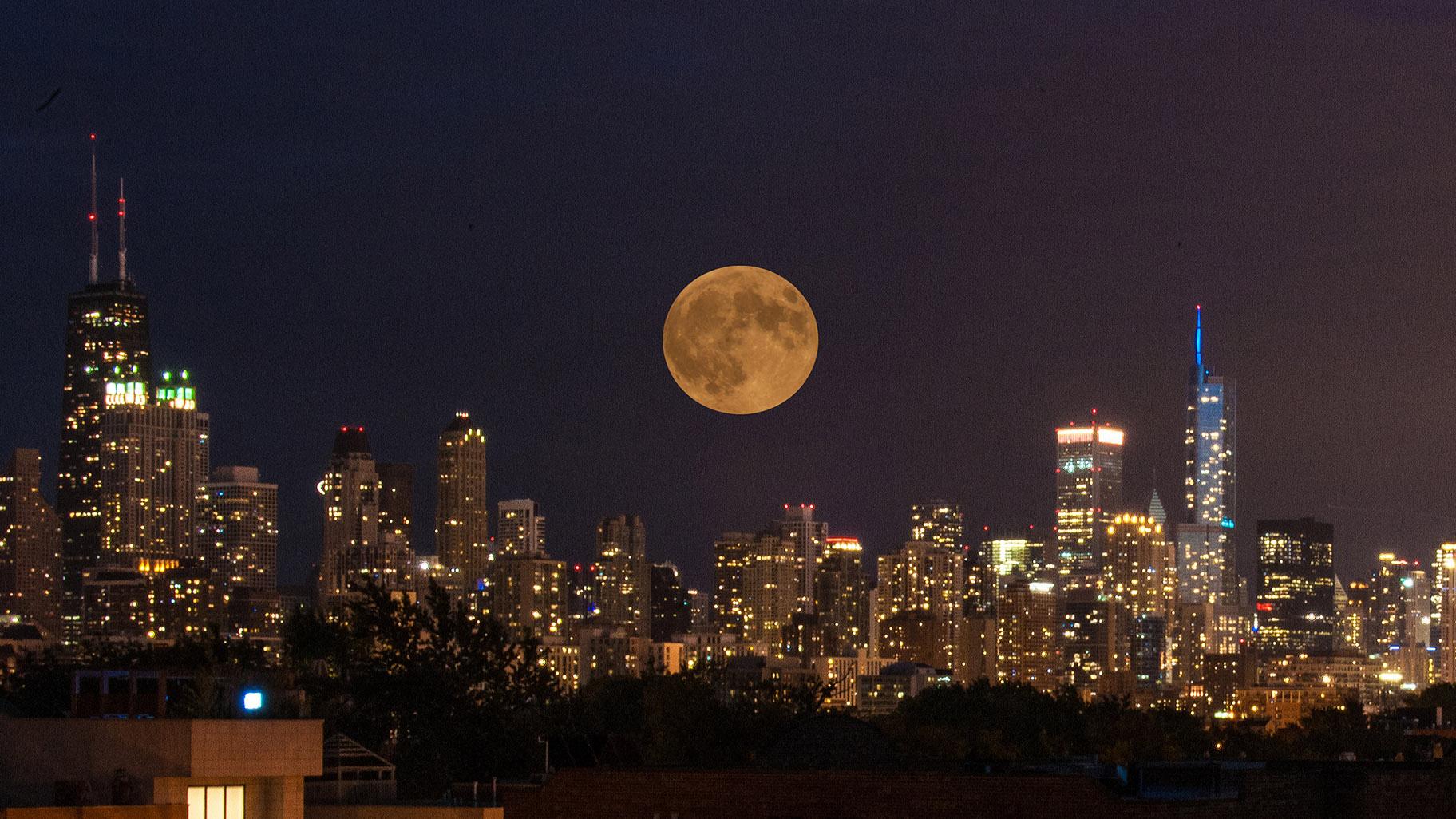 “Chicago Tonight” viewer J. Scott Sykora shared this photo of a harvest supermoon eclipse on Sept. 27, 2015.