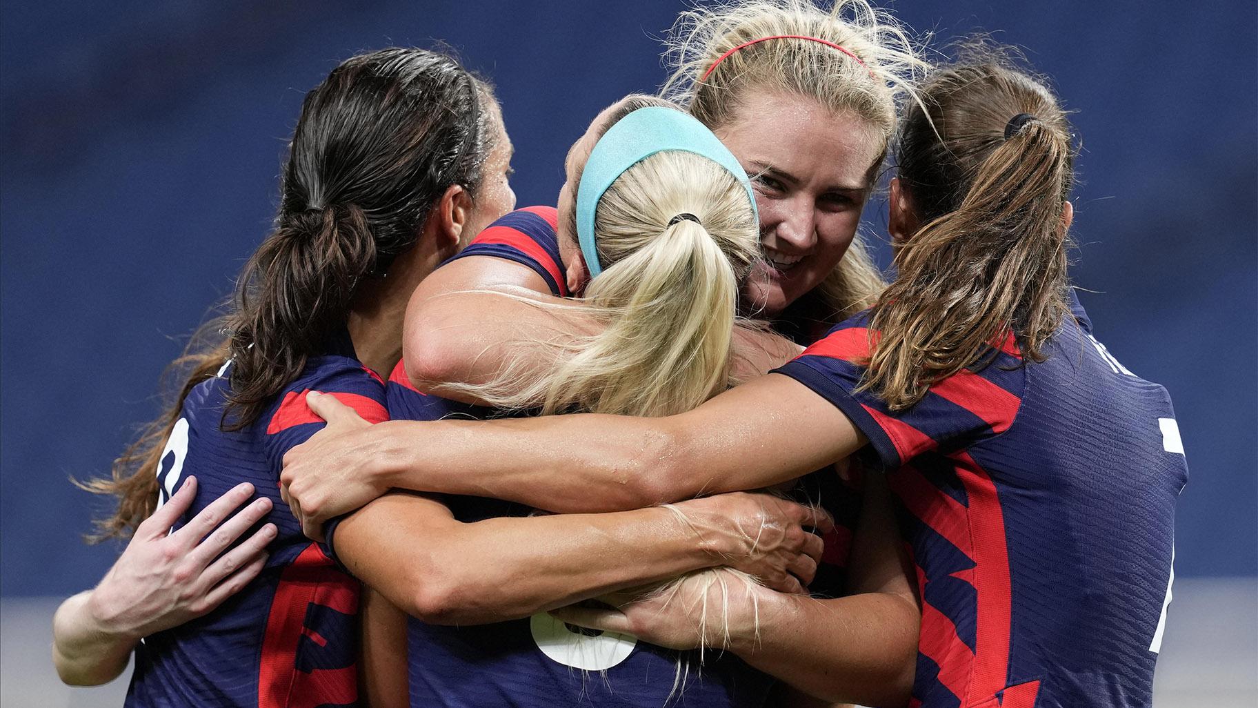 United States' Lindsey Horan, second from right, celebrates after scoring a goal during a women's soccer match against New Zealand at the 2020 Summer Olympics, Saturday, July 24, 2021, in Saitama, Japan. (AP Photo / Martin Mejia)
