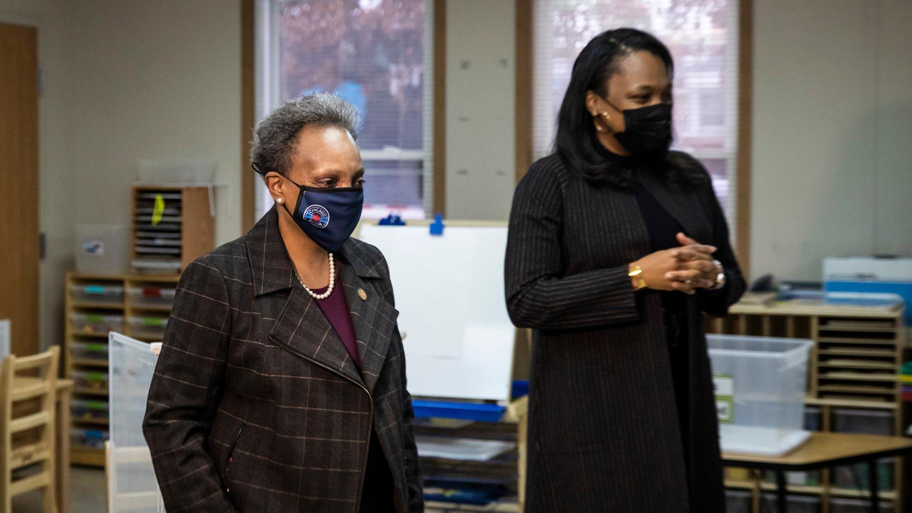 Mayor Lori Lightfoot, left, and Chicago Public Schools CEO Janice Jackson visit a preschool classroom at Dawes Elementary School at 3810 W. 81st Pl. on the Southwest Side, Monday morning, Jan. 11, 2021. (Ashlee Rezin Garcia / Chicago Sun-Times / Pool)