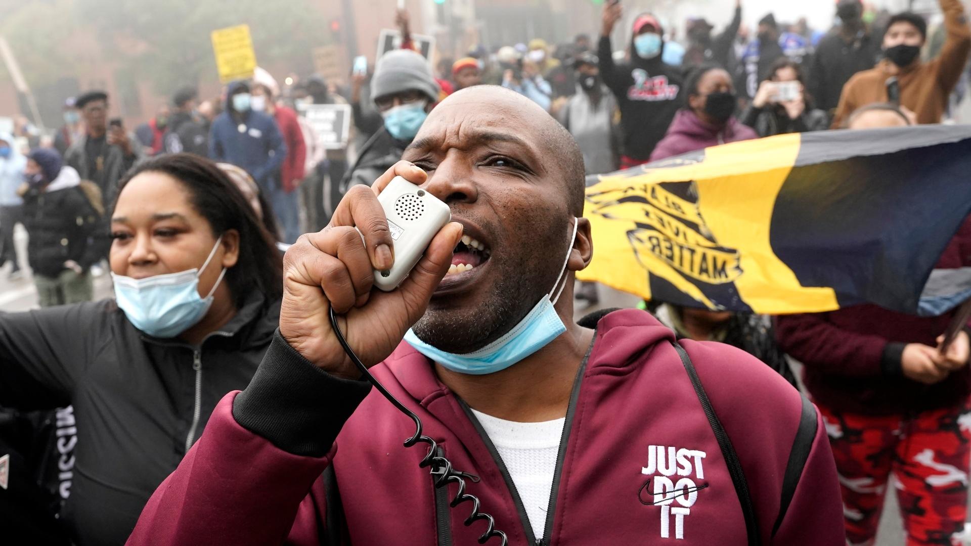 Rayon Edwards speaks on a megaphone as he marches with protesters during a protest rally for Marcellis Stinnette who was killed by Waukegan Police Tuesday in Waukegan, Ill., Thursday, Oct. 22, 2020. (AP Photo / Nam Y. Huh)