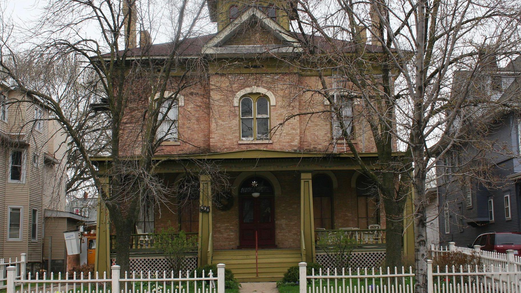 The Seth Warner house. (Thshriver, CC BY-SA 3.0 <https://creativecommons.org/licenses/by-sa/3.0>, via Wikimedia Commons)