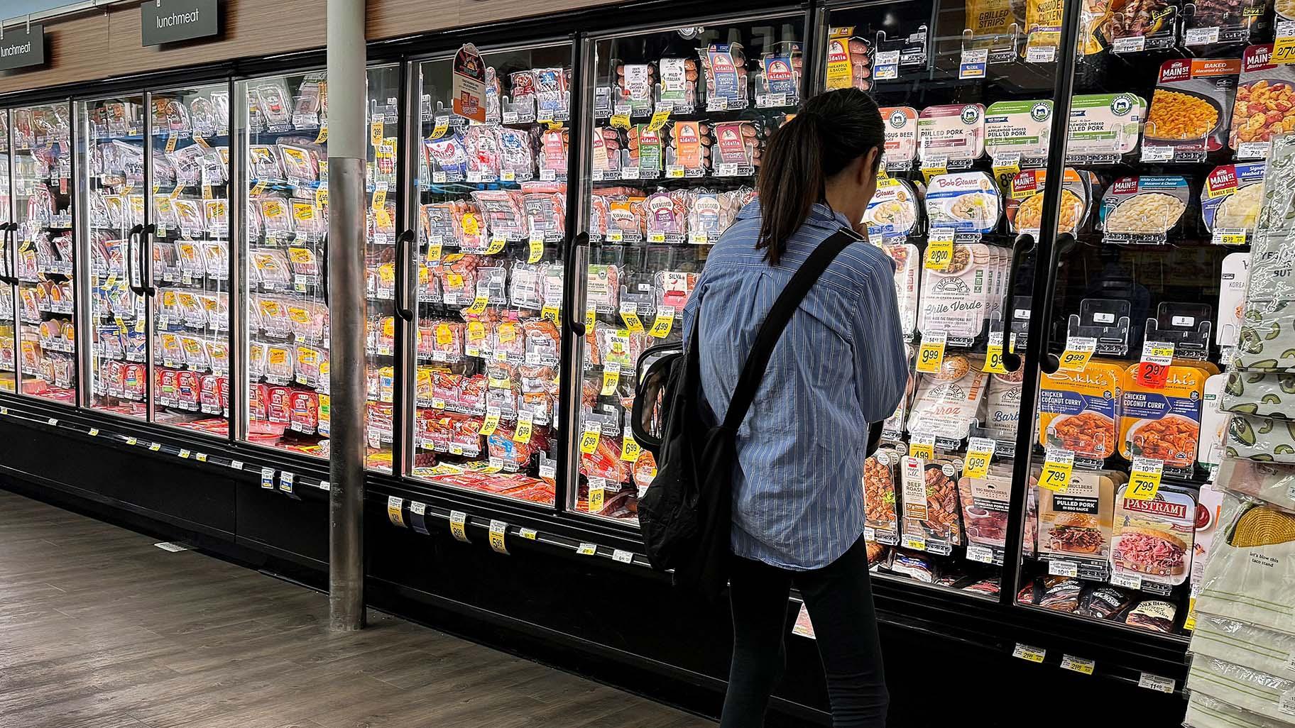 Woman shops at a grocery store. (Justin Sullivan / Getty Images / File via CNN Newsource)