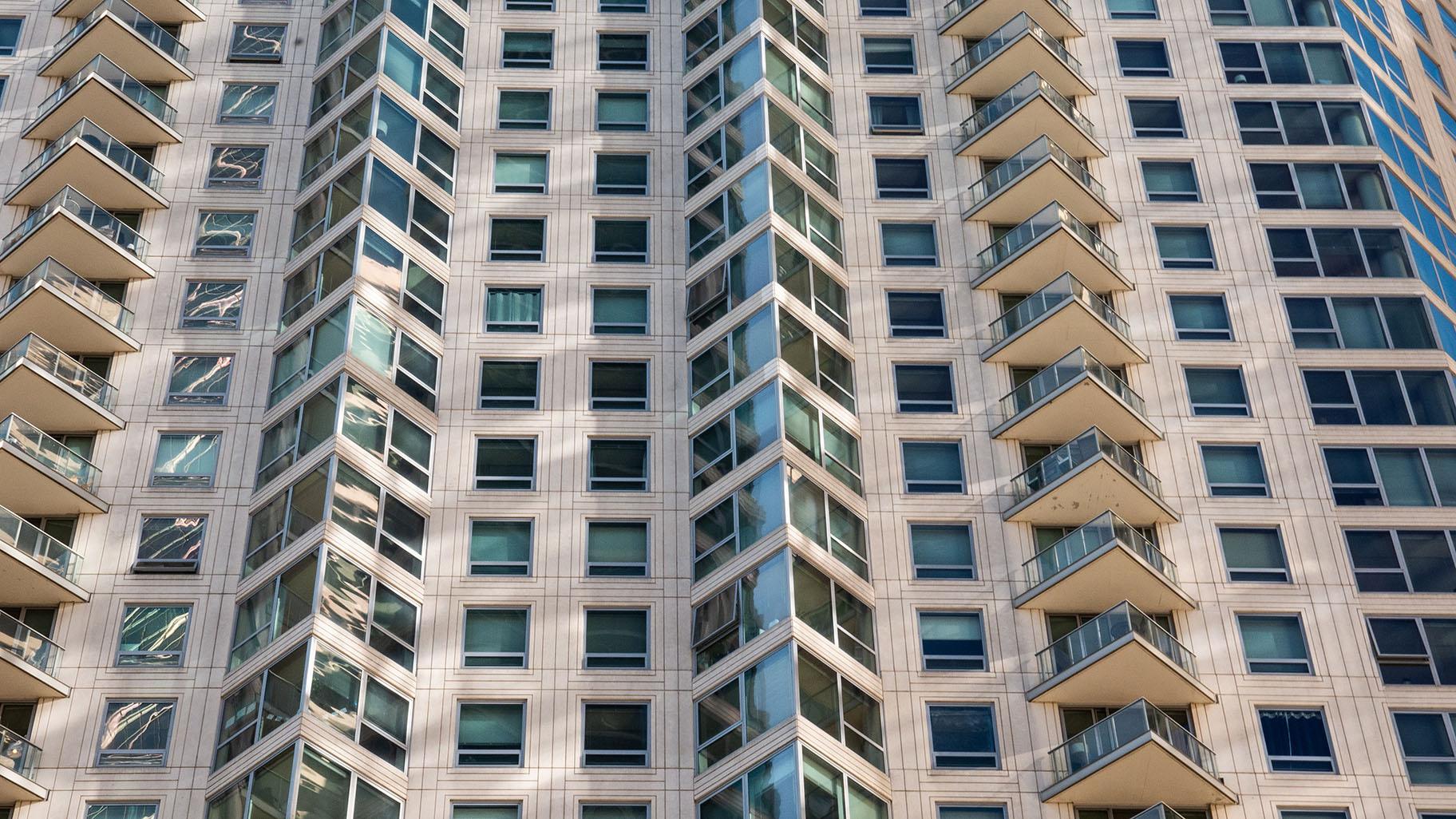 A Chicago condo building. (Photo by Dylan LaPierre on Unsplash)