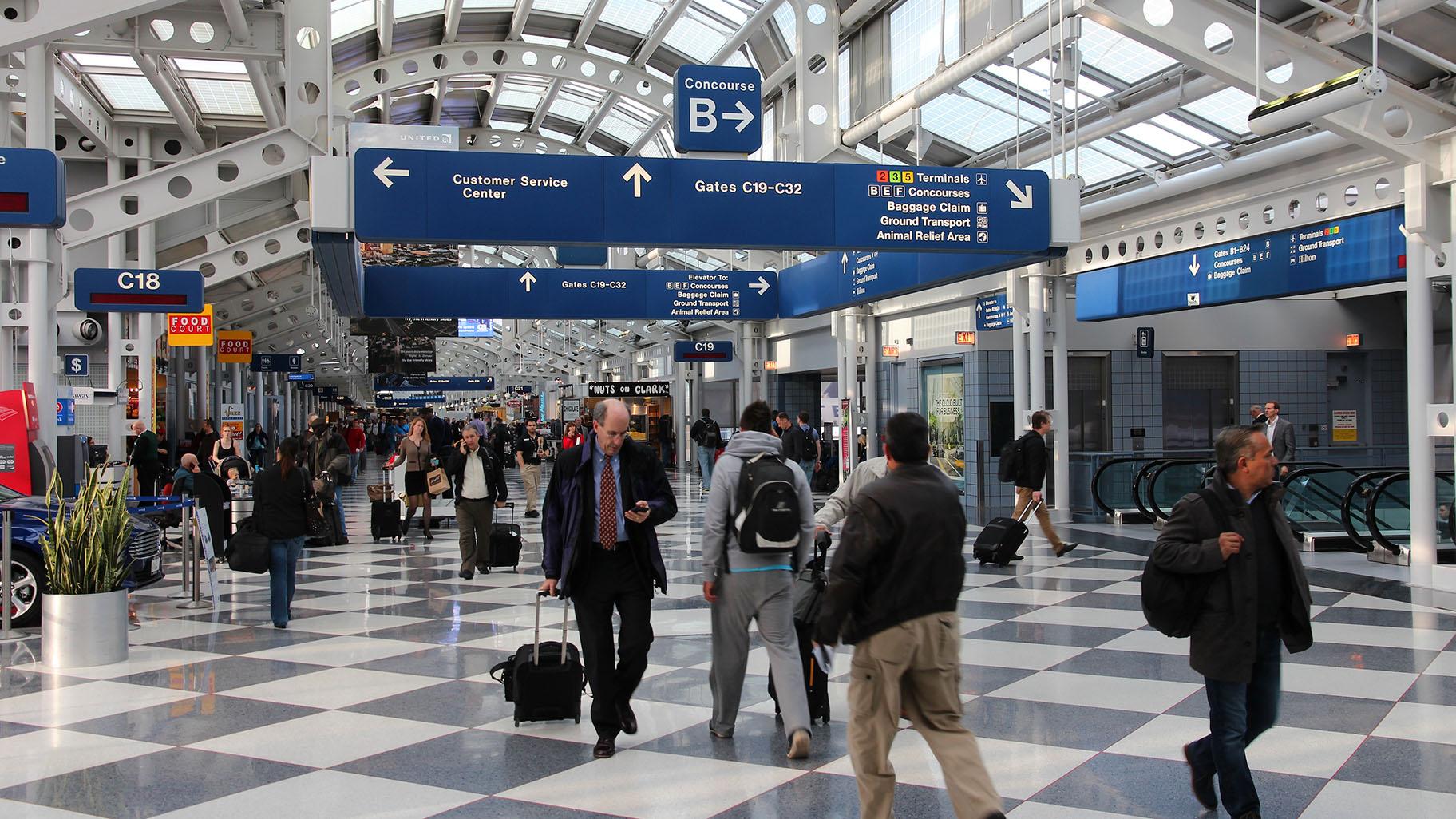 Passengers walk through Chicago O’Hare International Airport in a file photo. (tupungato / iStock) Passengers walk through Chicago O’Hare International Airport in a file photo. (tupungato / iStock)
