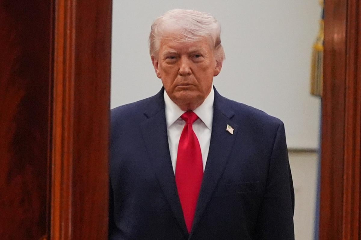 President Donald Trump arrives from the Blue Room to speak about the Iran war from the Cross Hall of the White House on Wednesday, April 1, 2026, in Washington. (AP Photo / Alex Brandon, Pool)