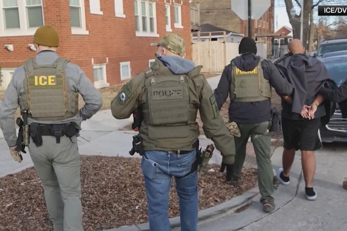 Federal immigration agents in Chicago in a file photo. (WTTW News via CNN)