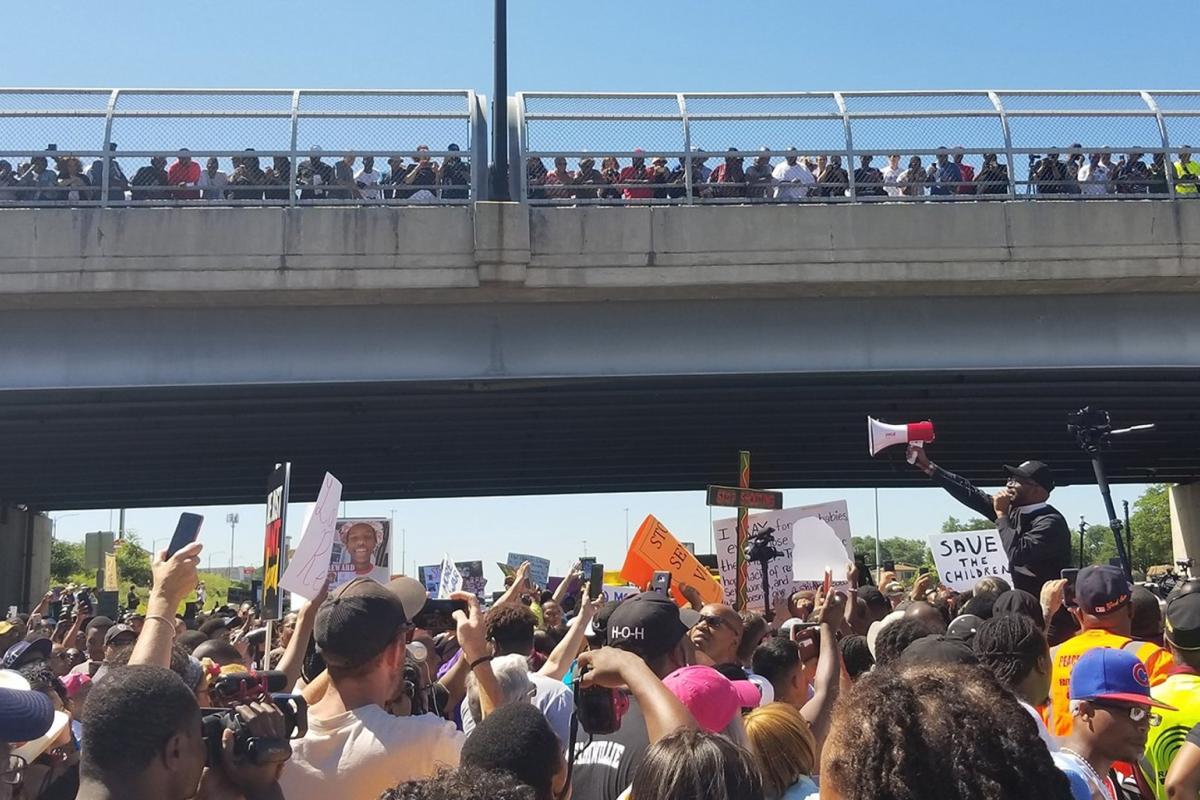 Protesters pause at the 76th Street overpass on the Dan Ryan Expressway on July 7, 2018. (Matt Masterson / WTTW News)