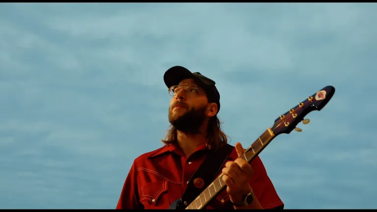 Carriers (Romain Mayambi)