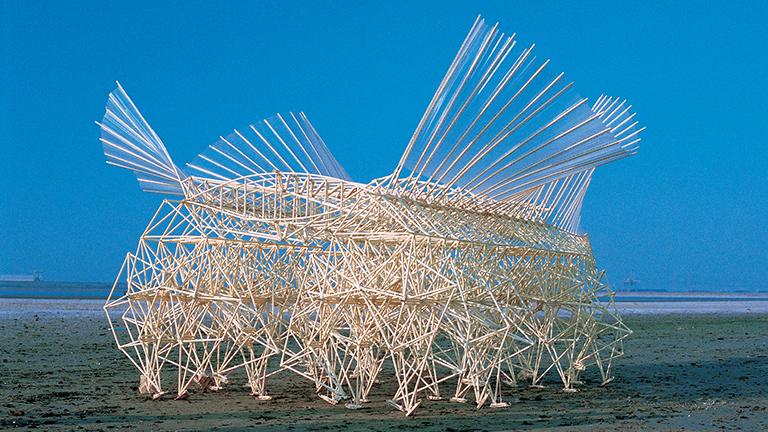 Animaris Currens Ventosa, Oostvoorne, Netherlands (1993). Courtesy of Theo Jansen. (Adriaan Kok)