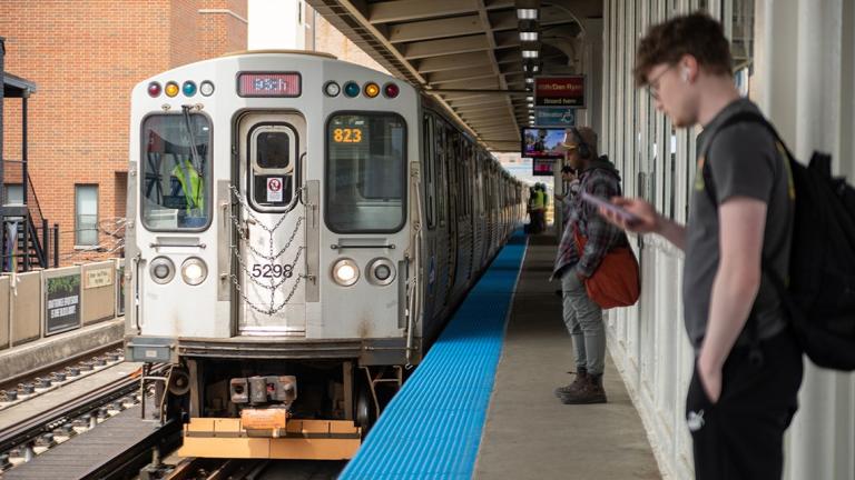 A Chicago Transit Authority Red Line train heads south from the Addison station on Chicago’s north side. (Andrew Adams / Capitol News Illinois) 