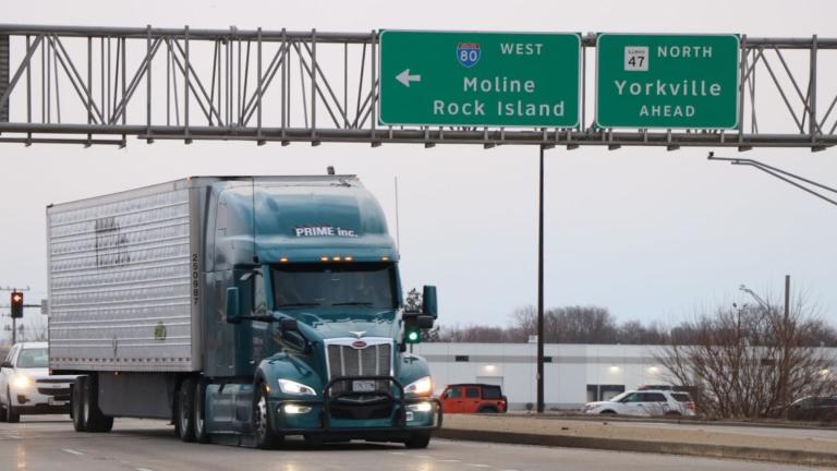 A truck drives on Illinois roads. (Jacques Abou-Rizk / Medill Illinois News Bureau)
