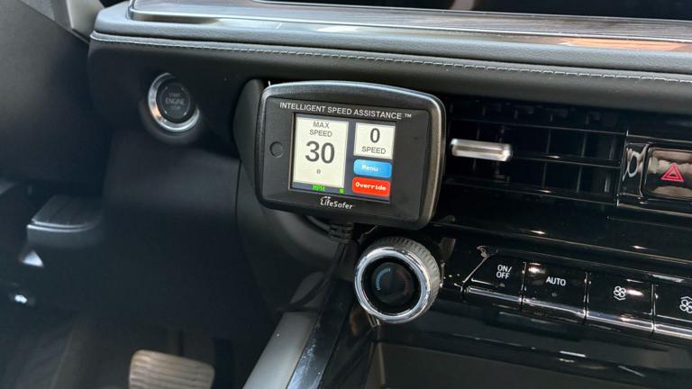 A LifeSafer intelligence speed assistance device installed in a vehicle. (Ben Szalinski / Capitol News Illinois)