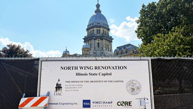 A sign shows the parties involved in construction on the north wing of the Illinois State Capitol. (Jerry Nowicki / Capitol News Illinois)
