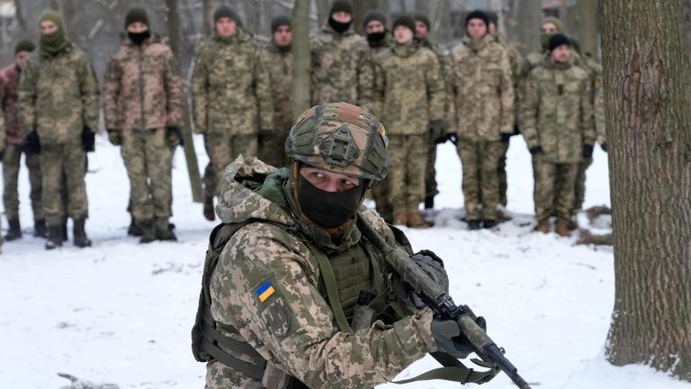 An instructor trains members of Ukraine’s Territorial Defense Forces, volunteer military units of the Armed Forces, in a city park in Kyiv, Ukraine, Saturday, Jan. 22, 2022. Dozens of civilians have been joining Ukraine’s army reserves in recent weeks amid fears about Russian invasion. (AP Photo / Efrem Lukatsky)