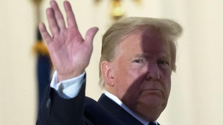 President Donald Trump waves from the Blue Room Balcony upon returning to the White House Monday, Oct. 5, 2020, in Washington, after leaving Walter Reed National Military Medical Center, in Bethesda, Md (AP Photo / Alex Brandon) President Donald Trump waves from the Blue Room Balcony upon returning to the White House Monday, Oct. 5, 2020, in Washington, after leaving Walter Reed National Military Medical Center, in Bethesda, Md (AP Photo / Alex Brandon)