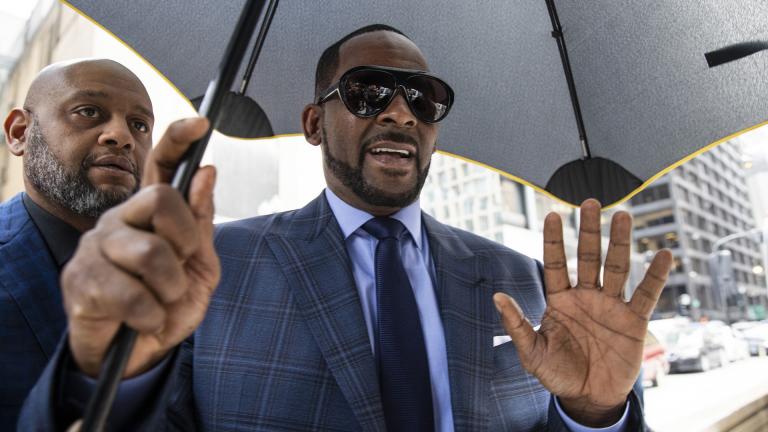 R. Kelly arrives at the Daley Center for a hearing in his child support case on Wednesday, March 6, 2019. (Ashlee Rezin / Chicago Sun-Times via AP)