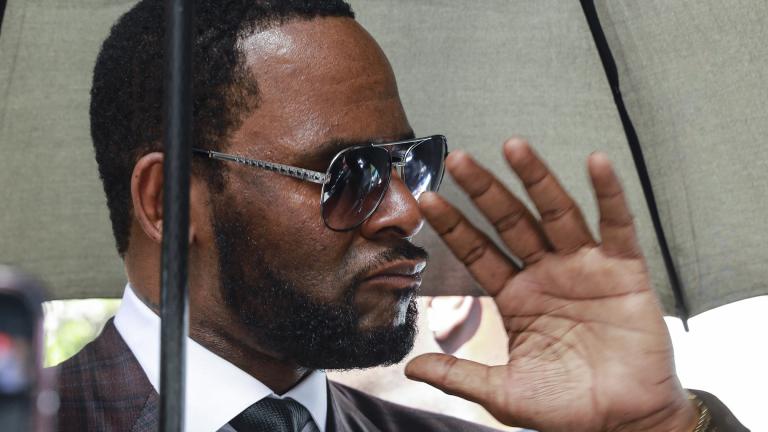 Musician R. Kelly departs from the Leighton Criminal Court building after a status hearing in his criminal sexual abuse trial Wednesday, June 26, 2019 in Chicago. (AP Photo / Amr Alfiky) Musician R. Kelly departs from the Leighton Criminal Court building after a status hearing in his criminal sexual abuse trial Wednesday, June 26, 2019 in Chicago. (AP Photo / Amr Alfiky)