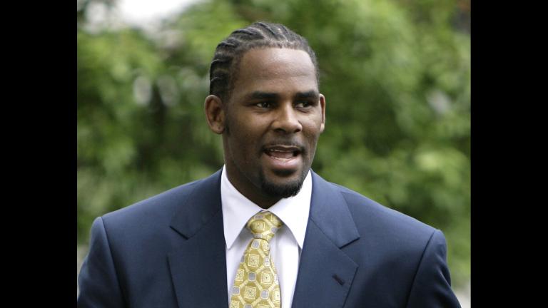 This June 13, 2008 file photo shows R&B singer R. Kelly arriving at the Cook County Criminal Court Building. (AP Photo / M. Spencer Green, File)